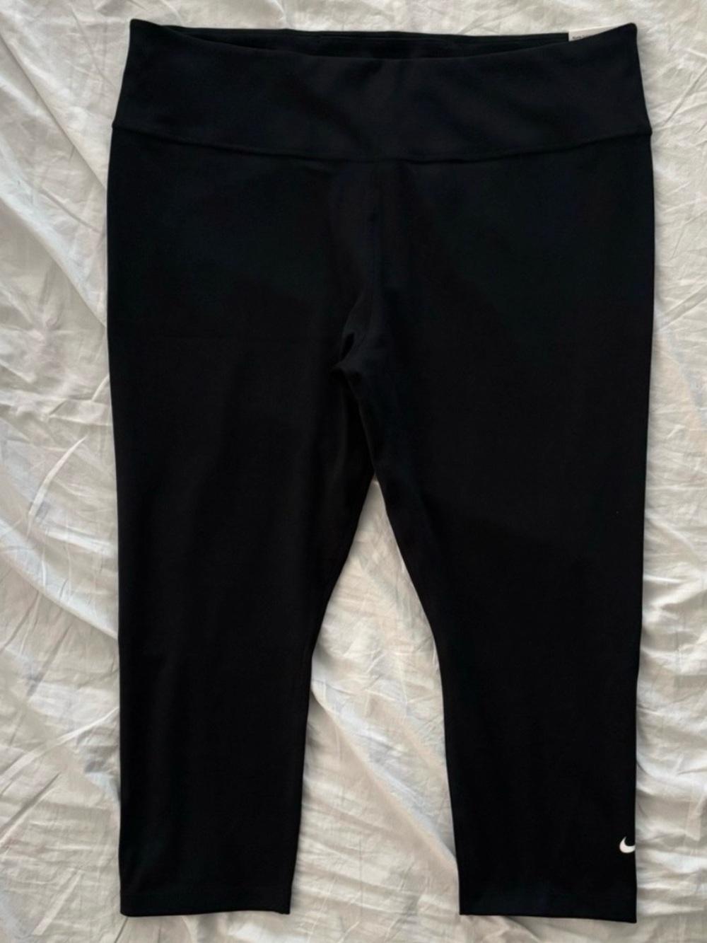 NWT Nike One Tight Fit Mid Rise Capri Length Leggings Sz L Large Athleisure - Picture 4 of 13